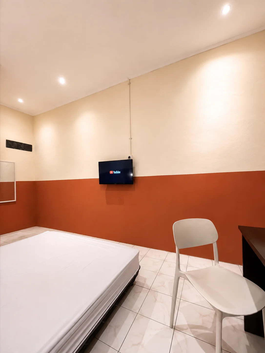 TV dan kursi kamar Nvansa Living