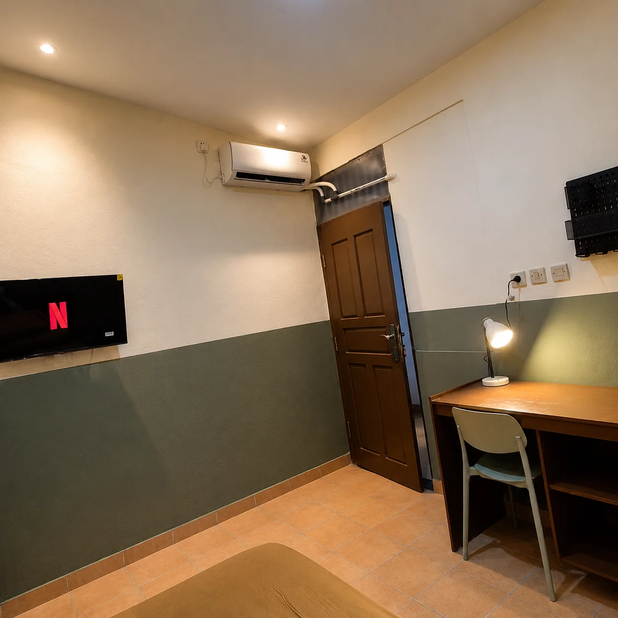 Meja kerja kamar Nvansa Living